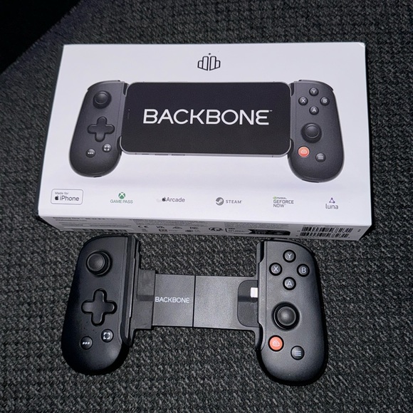 Backbone One- gaming iPhone controller - Picture 2 of 5